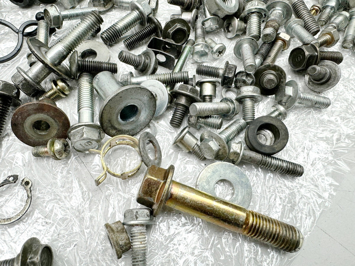 HONDA CBR 600 PC19 PC23 Schrauben Muttern Kleinteile Halter für Rahmen