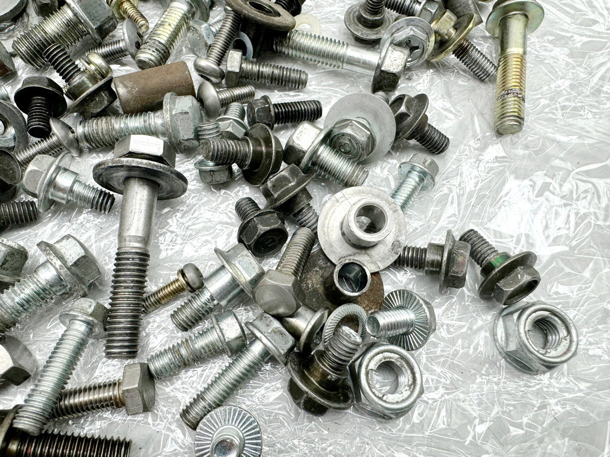 HONDA CBR 600 PC19 PC23 Schrauben Muttern Kleinteile Halter für Rahmen