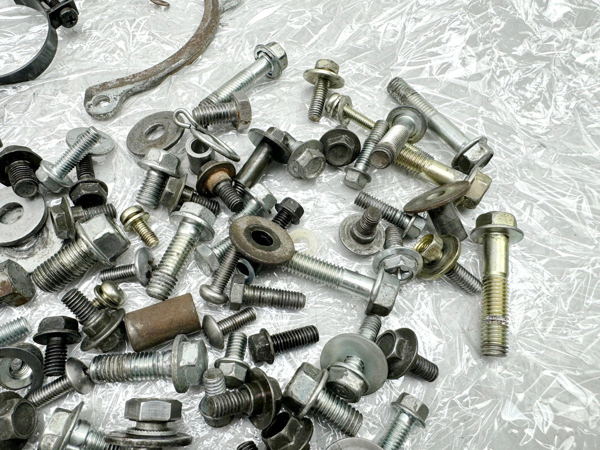 HONDA CBR 600 PC19 PC23 Schrauben Muttern Kleinteile Halter für Rahmen