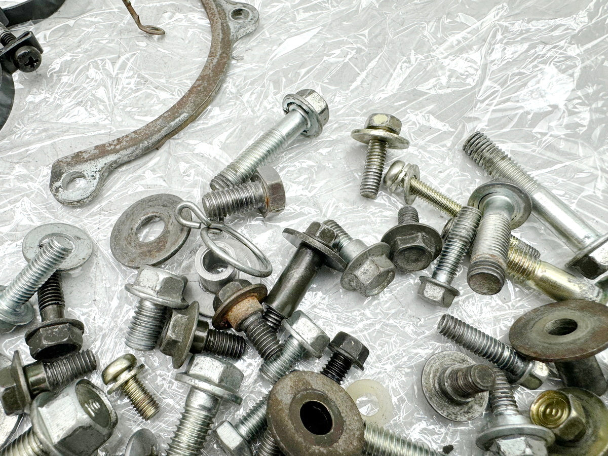 HONDA CBR 600 PC19 PC23 Schrauben Muttern Kleinteile Halter für Rahmen