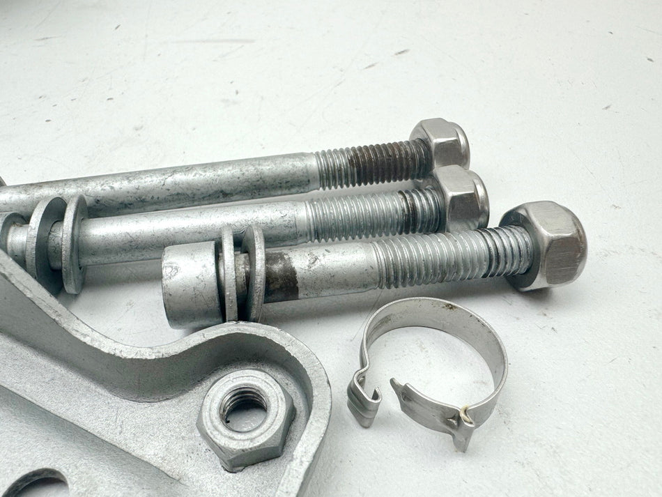 BMW F 650 169 Halterung Motor Schrauben Muttern Halter Bolzen Motorhalter