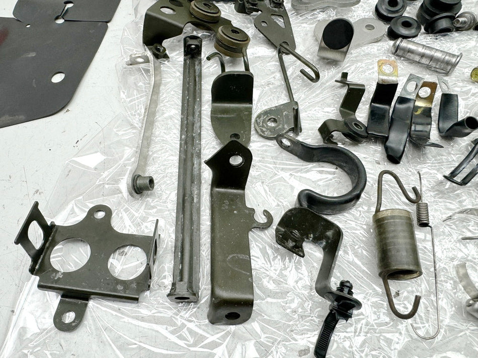 KAWASAKI ZX-6R 636 C Schrauben Muttern Kleinteile Halter für Verkleidung 05-06