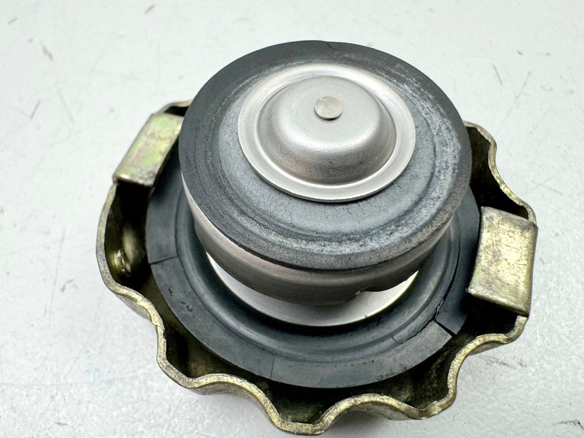 HONDA NTV 650 RC33 REVERE Kühlerdeckel Deckel Kühler Verschluß Cover