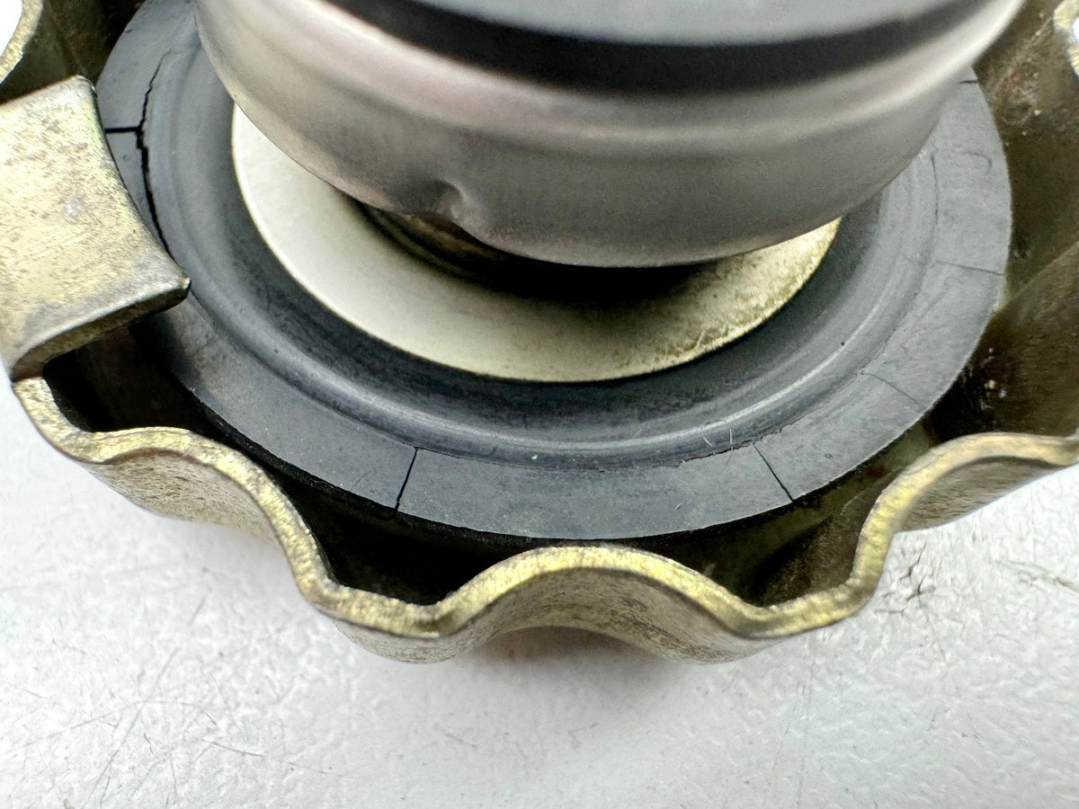 HONDA NTV 650 RC33 REVERE Kühlerdeckel Deckel Kühler Verschluß Cover