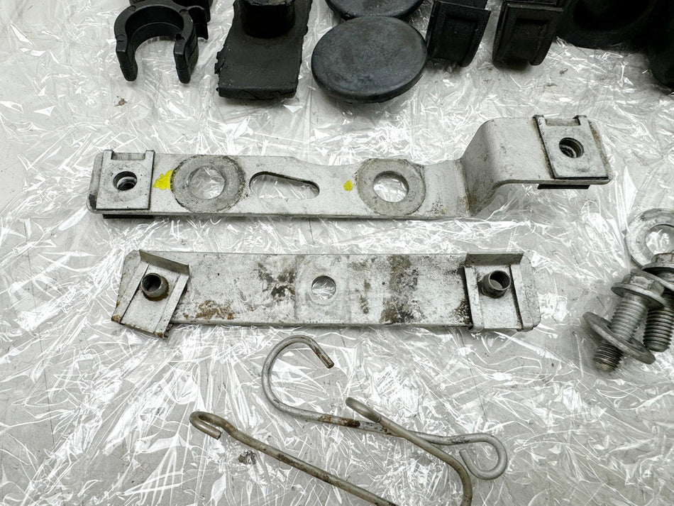 BMW F 650 169 Tornillos Tuercas Pequeñas Piezas Soportes Abrazaderas Gomas (para bastidor)