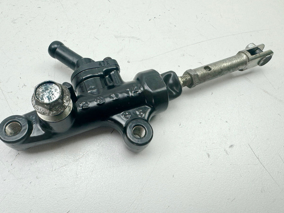 YAMAHA FZX 750 2MU (2JE) Rear Brake Master Cylinder Brake Pump Foot Brake Cylinder