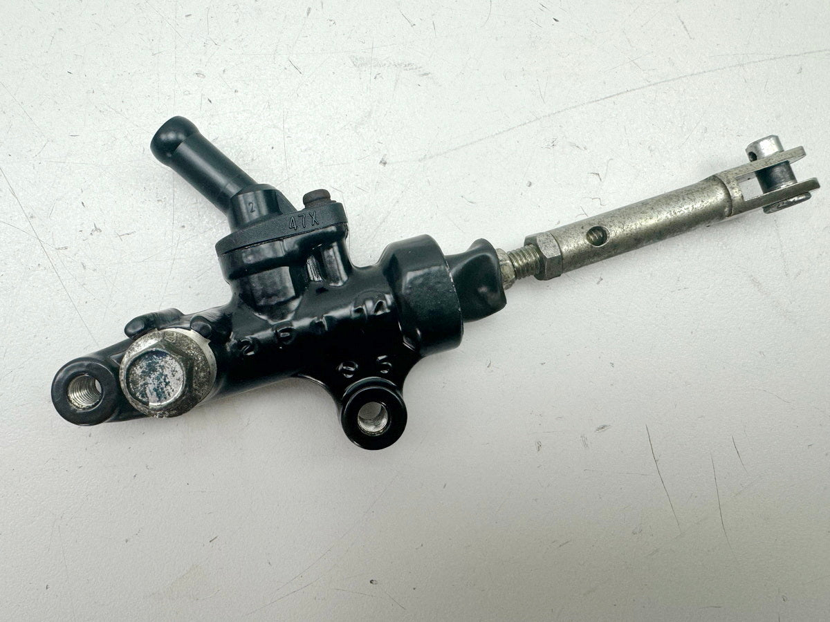 YAMAHA FZX 750 2MU (2JE) Rear Brake Master Cylinder Brake Pump Foot Brake Cylinder