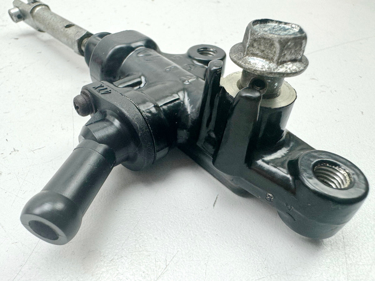 YAMAHA FZX 750 2MU (2JE) Rear Brake Master Cylinder Brake Pump Foot Brake Cylinder