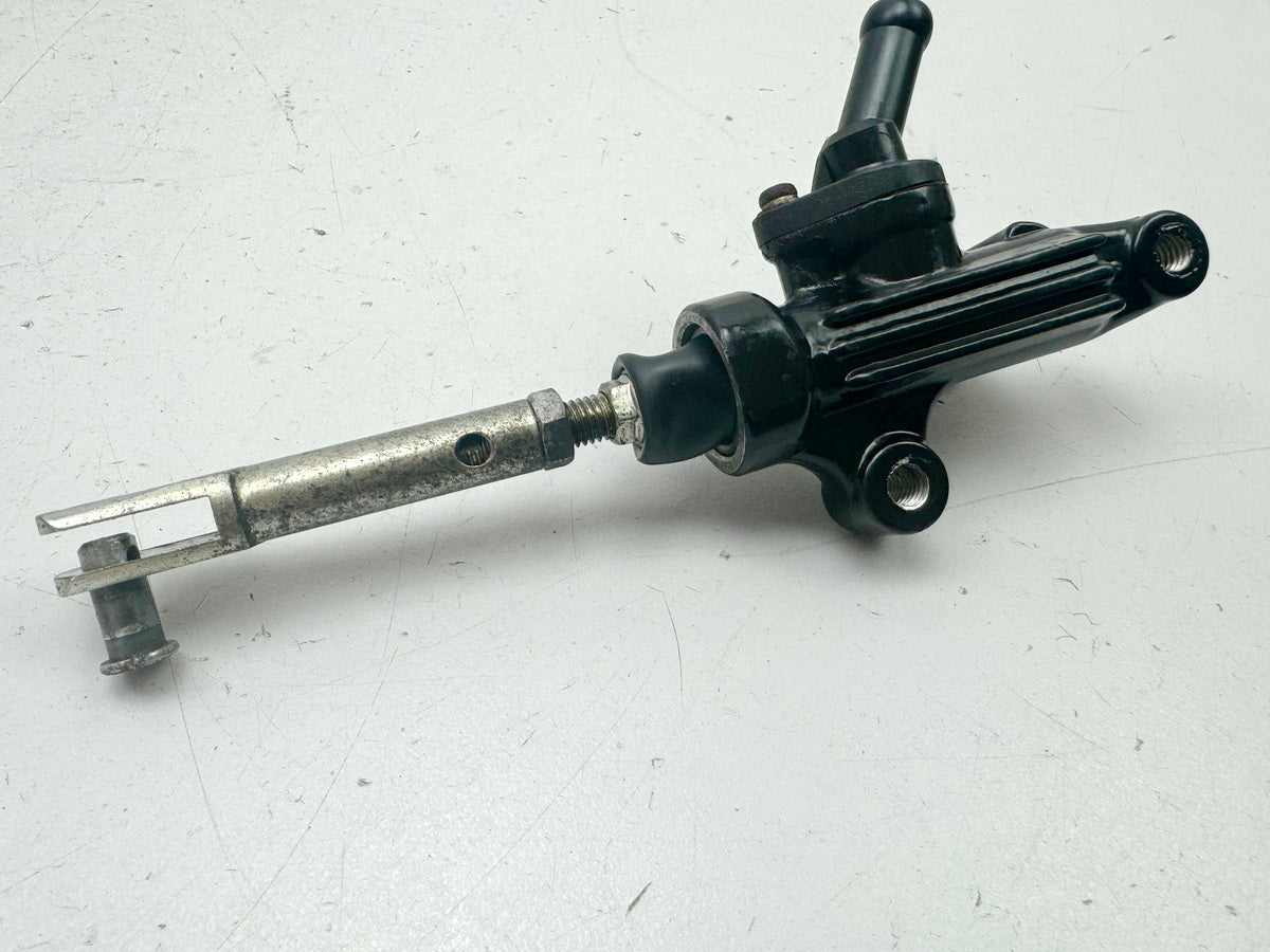 YAMAHA FZX 750 2MU (2JE) Rear Brake Master Cylinder Brake Pump Foot Brake Cylinder