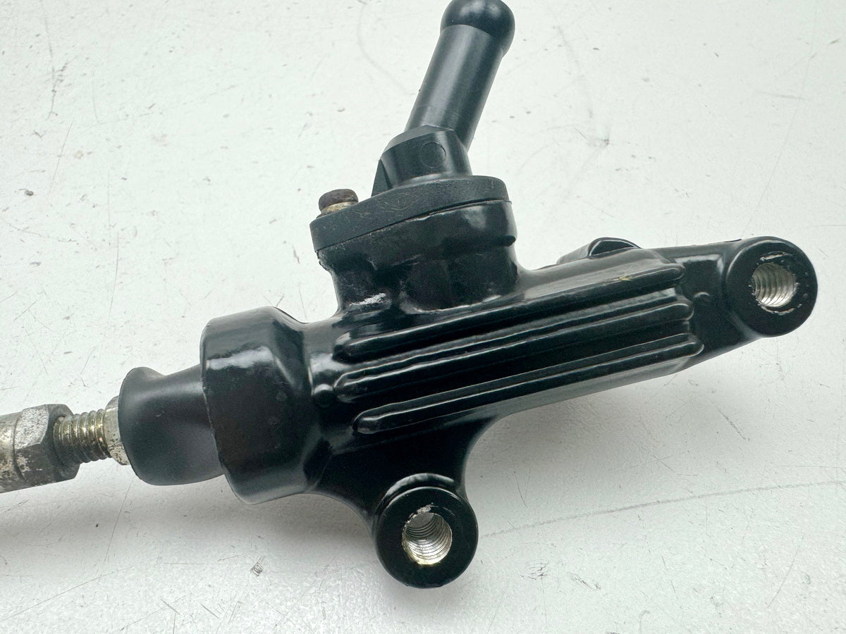YAMAHA FZX 750 2MU (2JE) Rear Brake Master Cylinder Brake Pump Foot Brake Cylinder