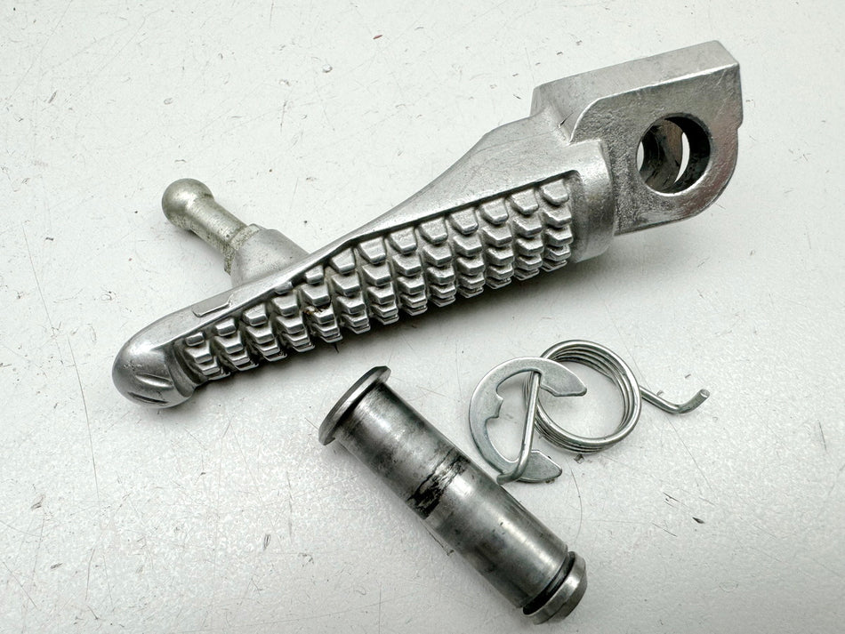 KAWASAKI ZX-6R 636 C Fußraste links vorn Fahrer original Stift 05-06