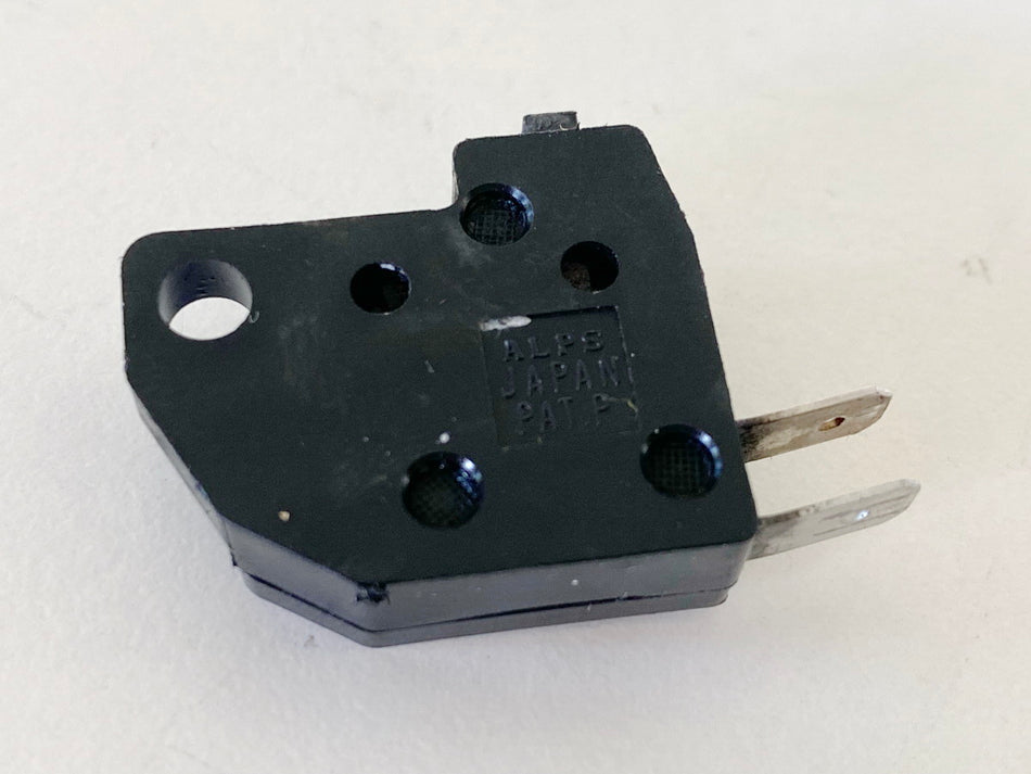 SUZUKI AN 400 WVAU BURGMAN Interruptor de luz de freno derecho (para cilindro de freno) K1 K2