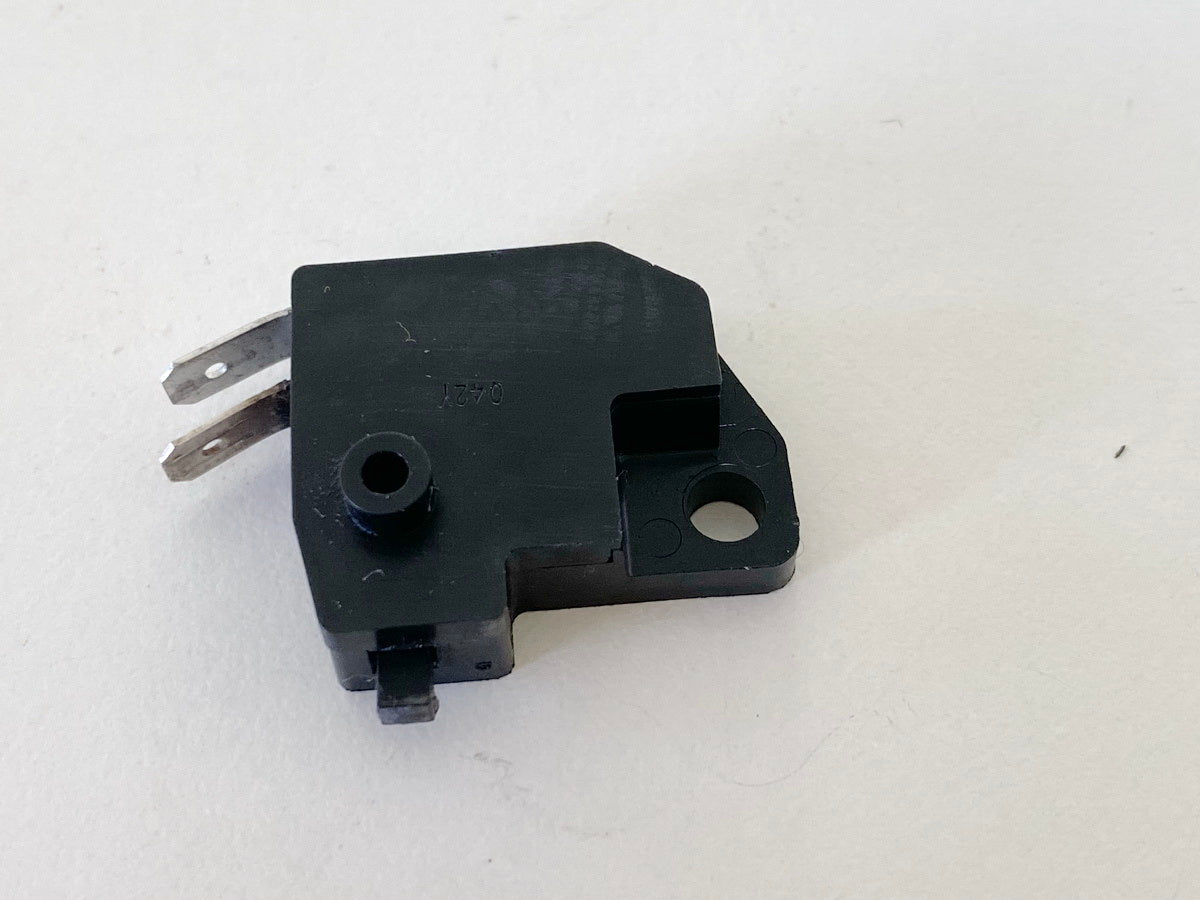 SUZUKI AN 400 WVAU BURGMAN Interruptor de luz de freno izquierdo (para bomba de freno) K1 K2