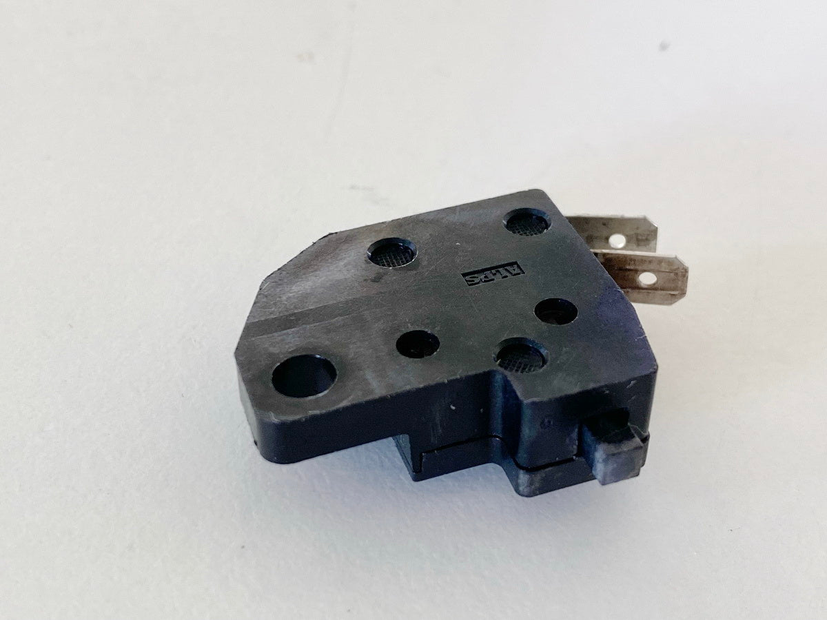 SUZUKI AN 400 WVAU BURGMAN Interruptor de luz de freno izquierdo (para bomba de freno) K1 K2