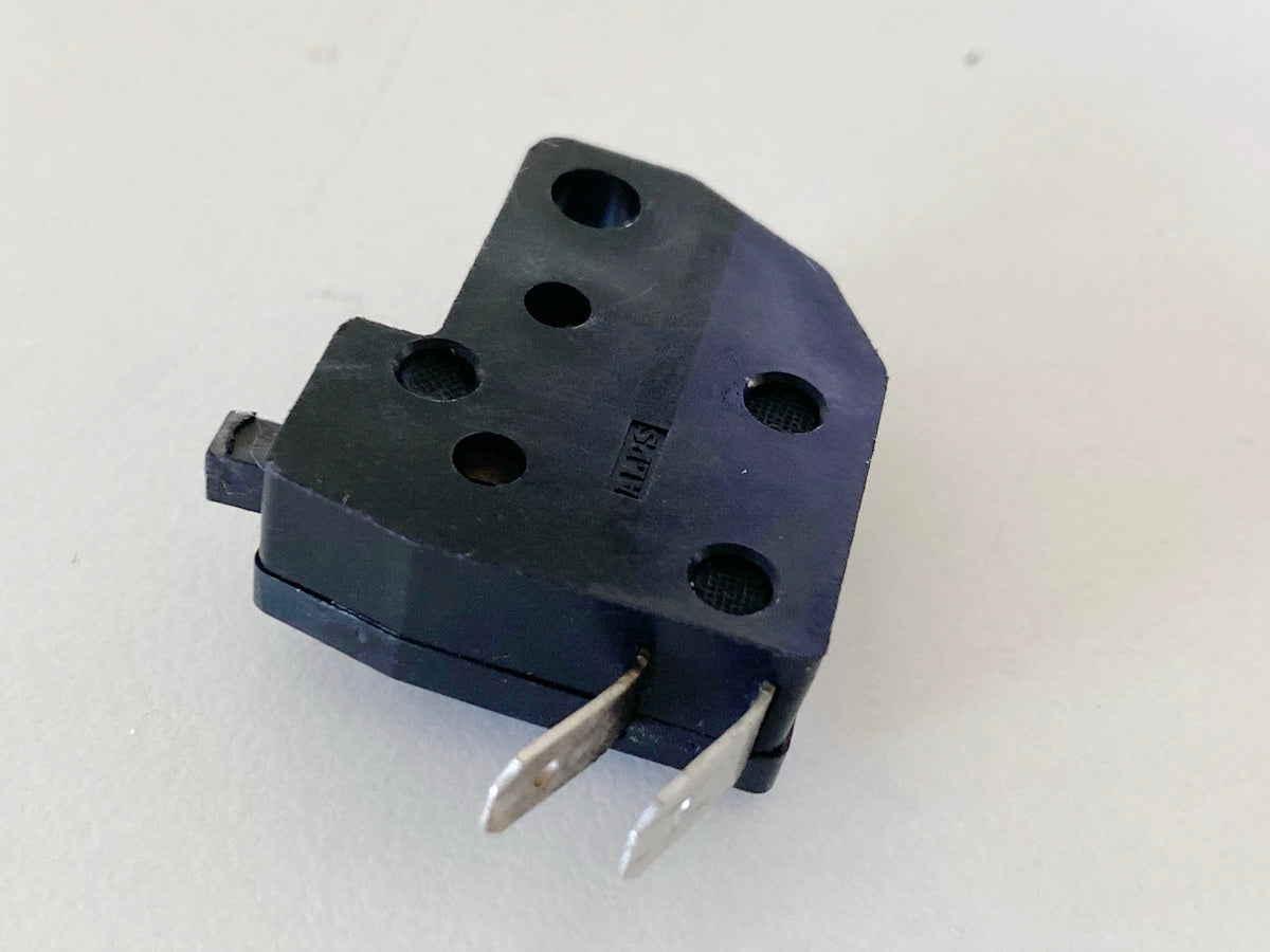 SUZUKI AN 400 WVAU BURGMAN Interruptor de luz de freno izquierdo (para bomba de freno) K1 K2