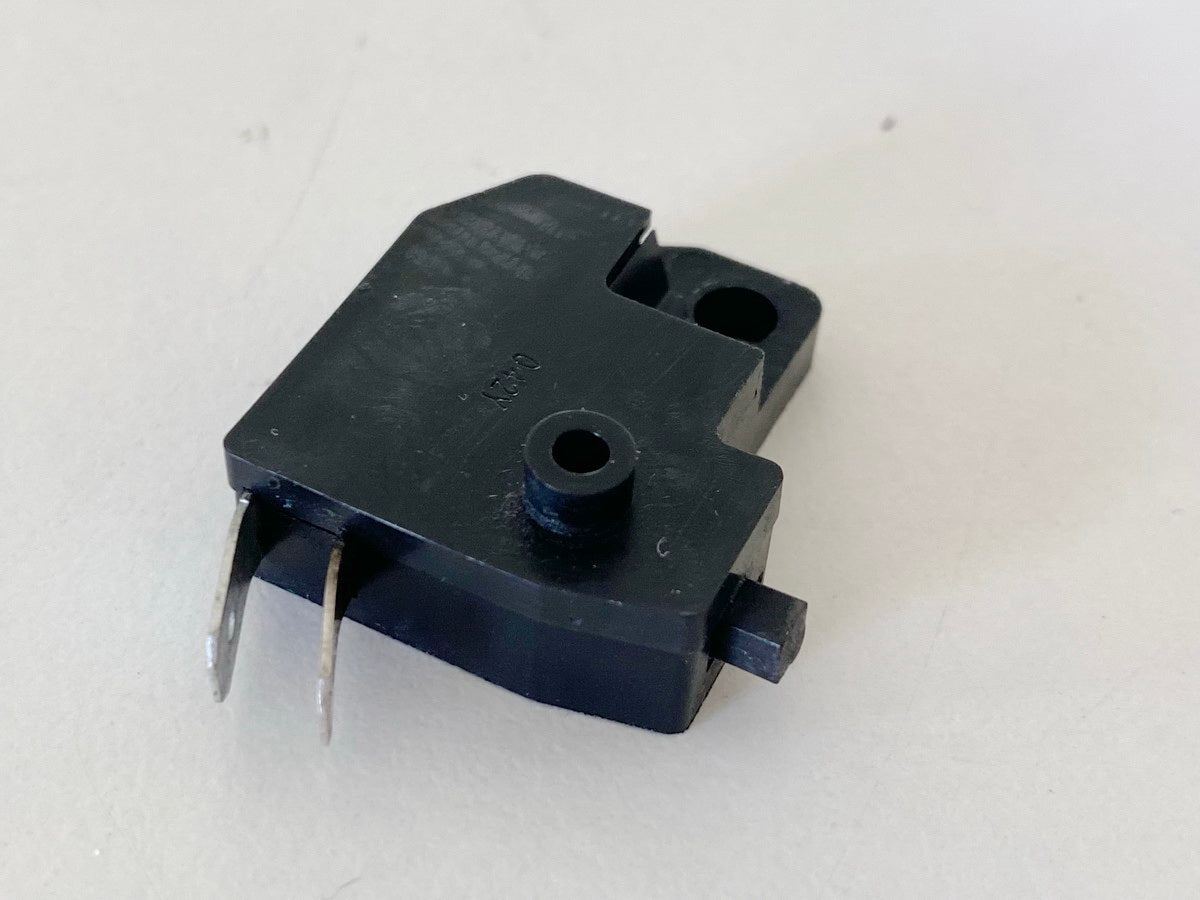 SUZUKI AN 400 WVAU BURGMAN Interruptor de luz de freno izquierdo (para bomba de freno) K1 K2