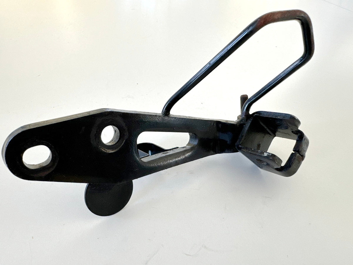 KAWASAKI EL 250 B Eliminator Soporte estribera lado derecho piloto estribera