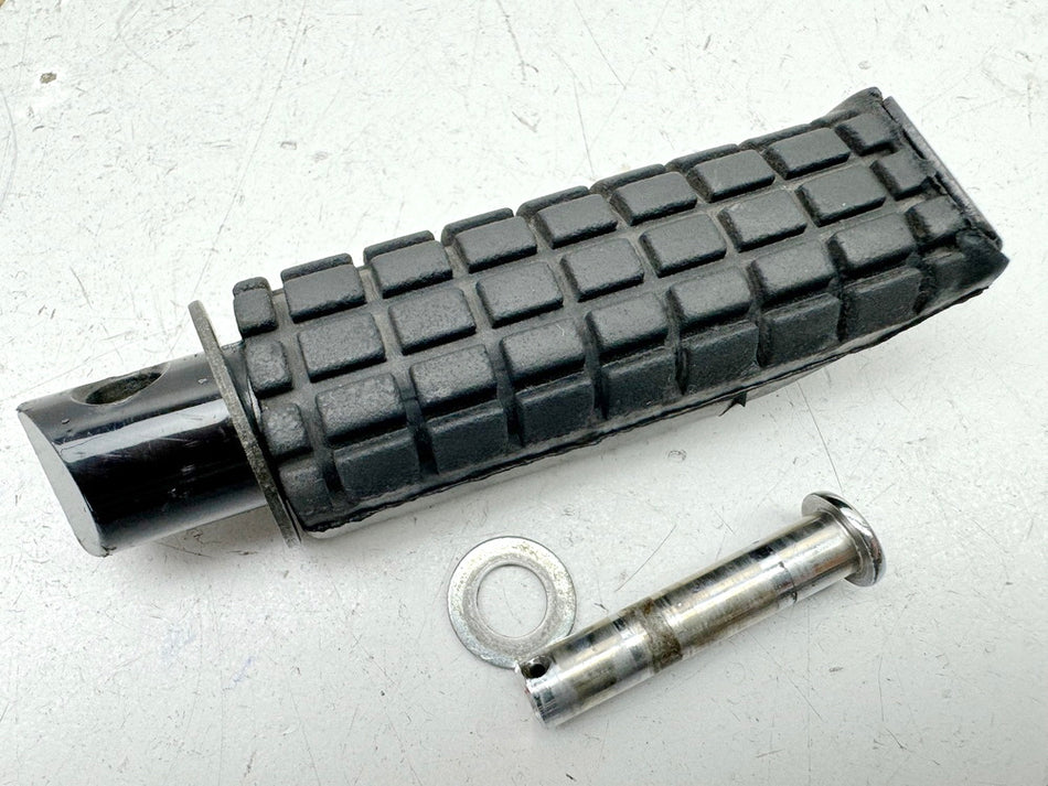HONDA NTV 650 RC33 REVERE Footpeg Pillion right rear Passenger Footrest