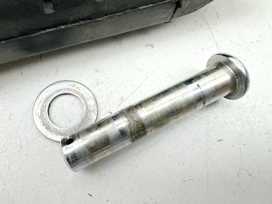 HONDA NTV 650 RC33 REVERE Footpeg Pillion right rear Passenger Footrest