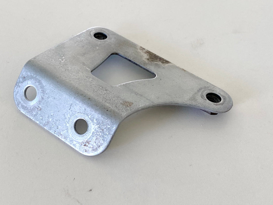 SUZUKI AN 400 WVAU BURGMAN Halterung Laderegler Halteplatte Gleichrichter K1 K2