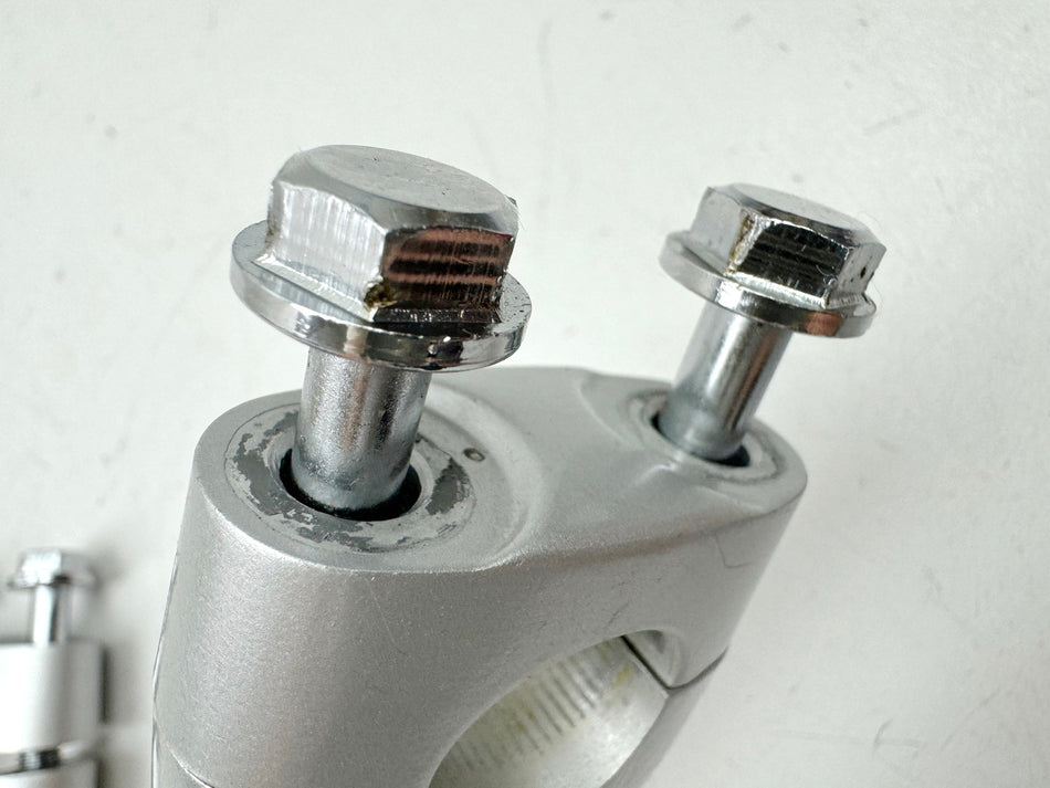 HONDA NX 650 RD08 DOMINATOR Abrazadera de manillar Soporte de manillar Elevador original Conjunto