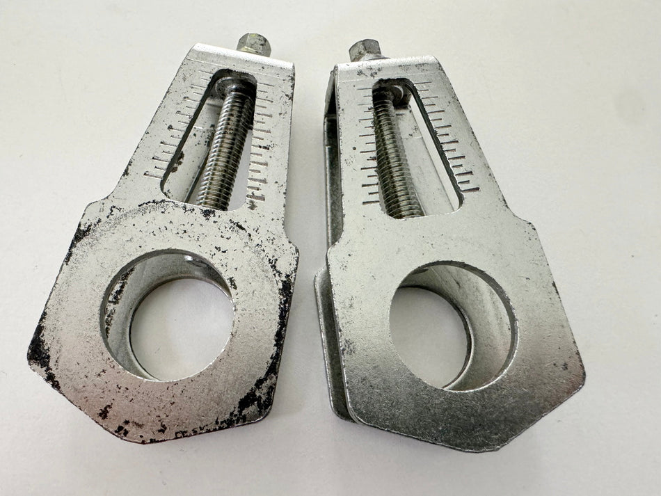 DUCATI Scrambler 800 Classic K100 AA Kettenspanner links rechts für Felge Achse
