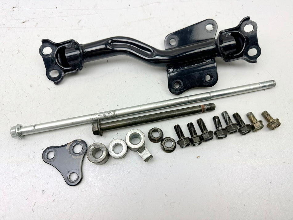 HONDA NTV 650 RC33 REVERE Halterung Motor Achse Schrauben Bolzen Träger Halter