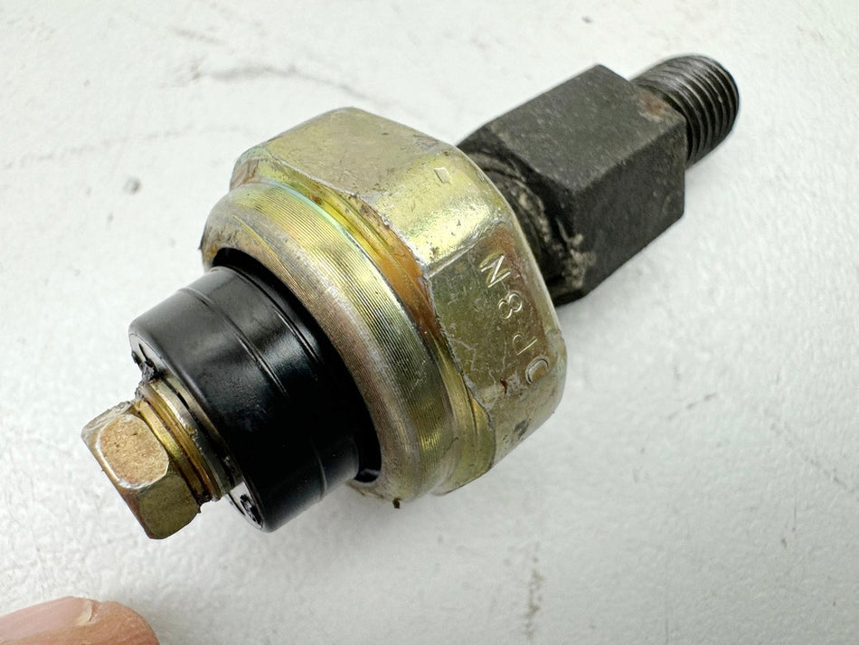 Kawasaki VN 800 Drifter C E Öldruckschalter Adapter (für Ölkreislauf Motor)