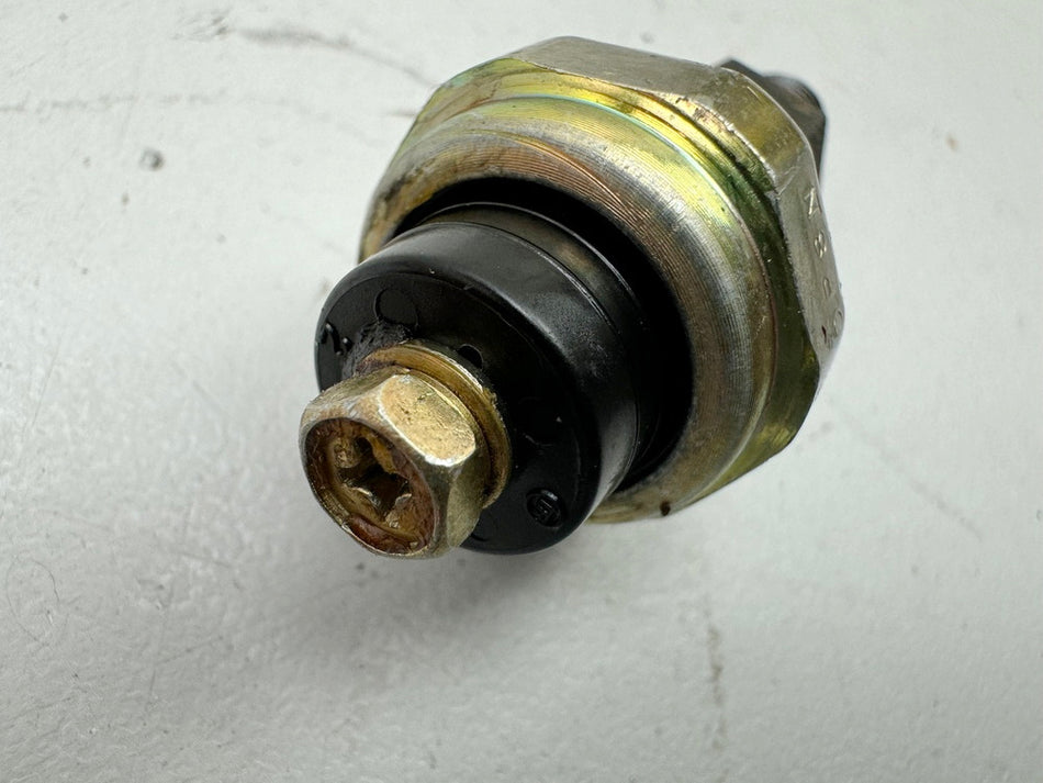Kawasaki VN 800 Drifter C E Öldruckschalter Adapter (für Ölkreislauf Motor)