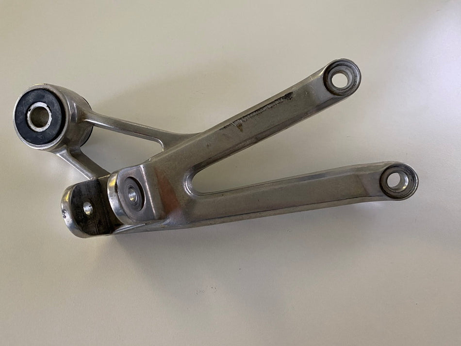 YAMAHA R1 RN09 Soporte estribera pasajero derecho Placa soporte estribera
