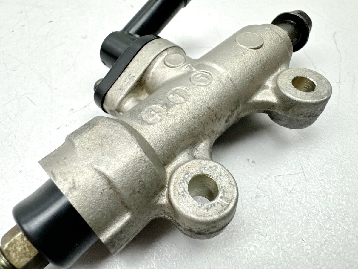 HONDA NX 650 RD08 DOMINATOR Rear Brake Master Cylinder Foot Brake Cylinder Brake Pump