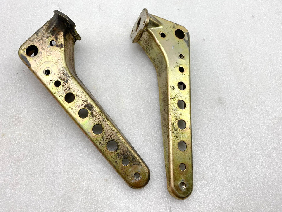 SUZUKI AN 400 WVAU BURGMAN Halterung Trittbrett links rechts Träger Halteplatte