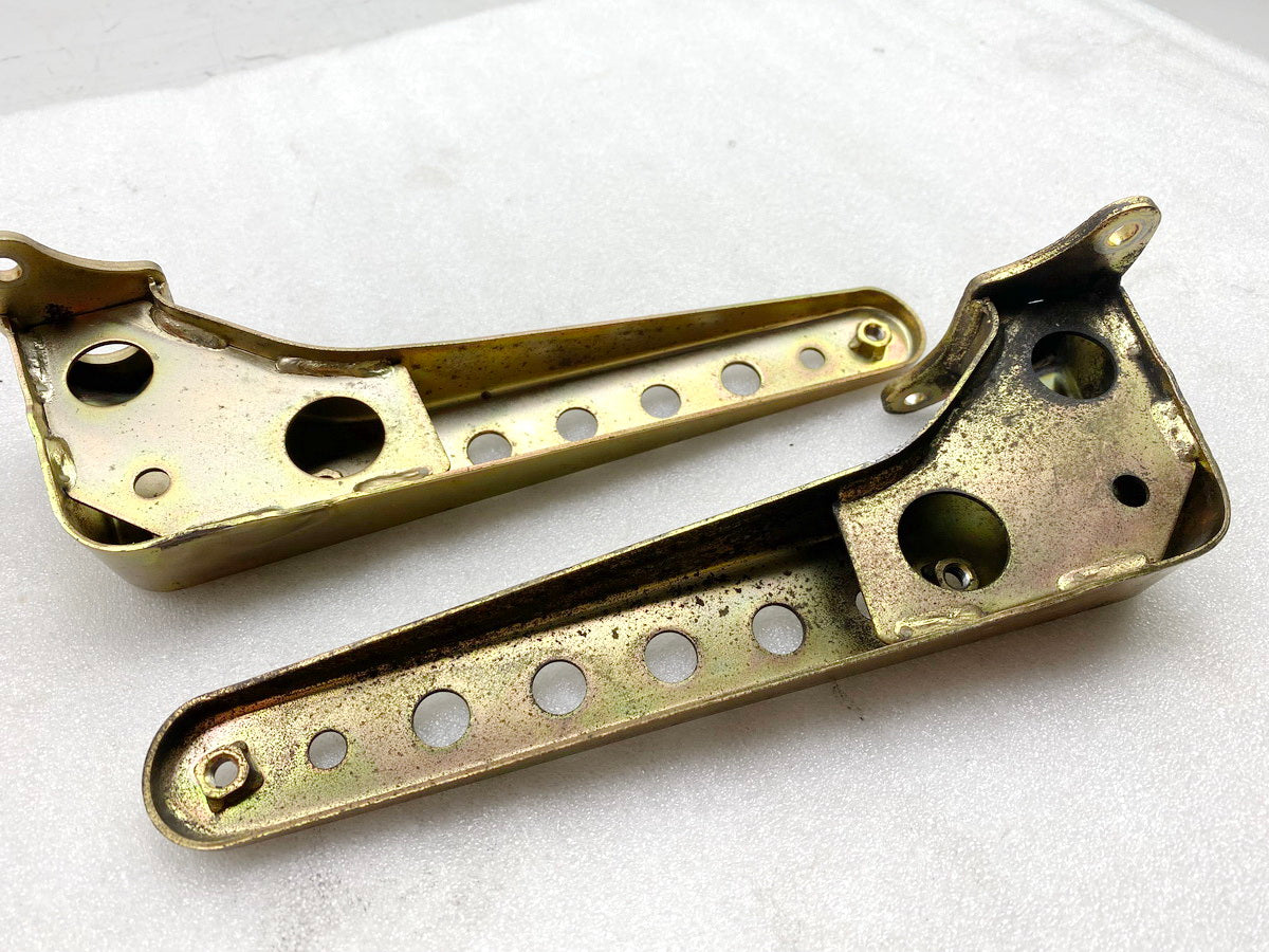 SUZUKI AN 400 WVAU BURGMAN Halterung Trittbrett links rechts Träger Halteplatte
