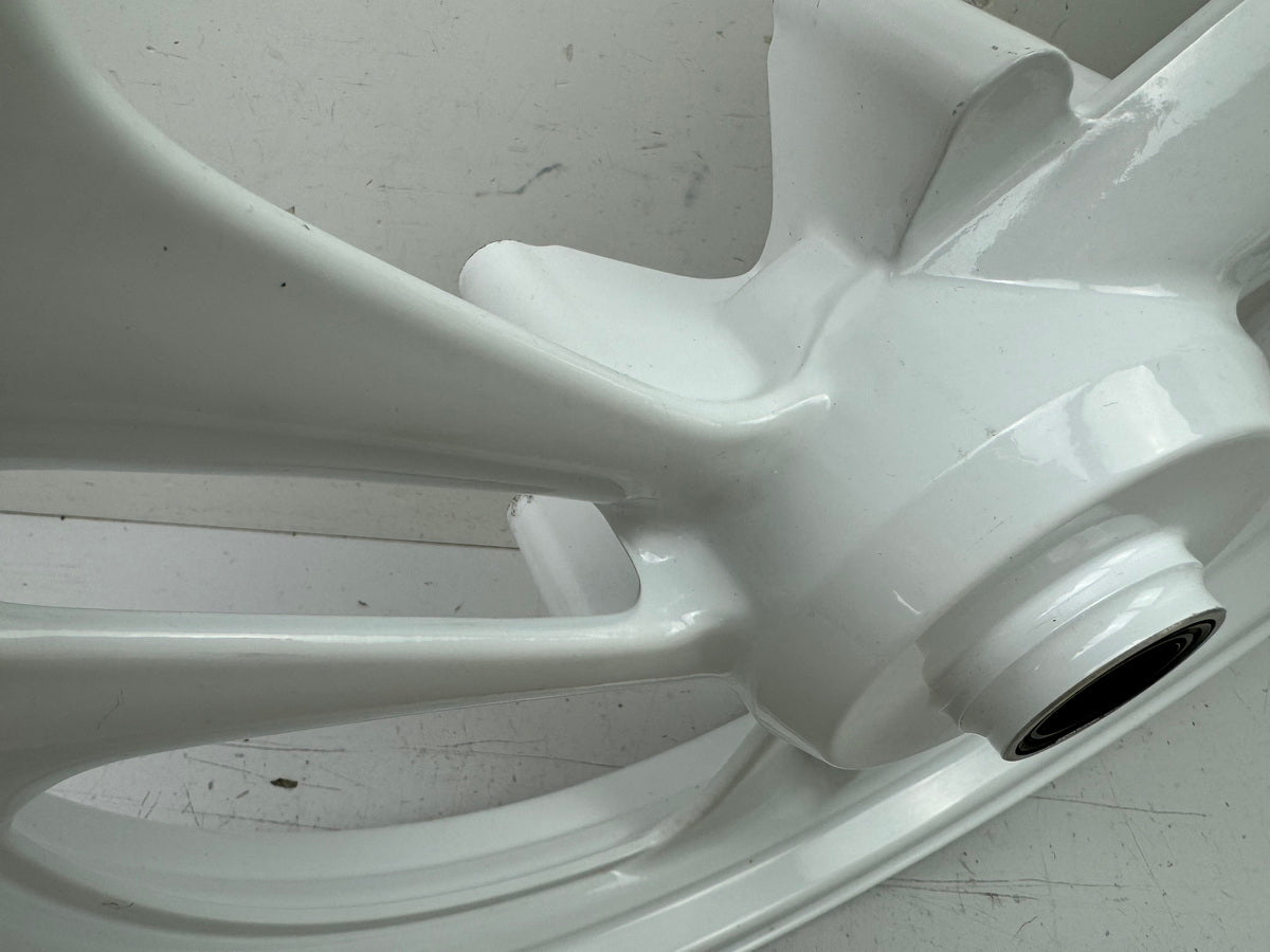 HONDA NTV 650 RC33 REVERE Llanta delantera Rueda delantera sin accidentes J 17 x 2.50 blanca