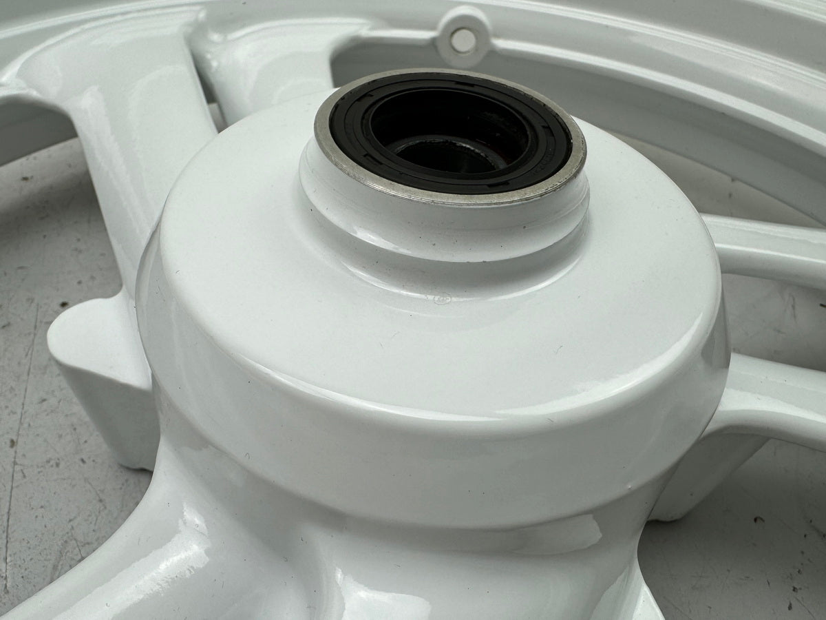HONDA NTV 650 RC33 REVERE Llanta delantera Rueda delantera sin accidentes J 17 x 2.50 blanca