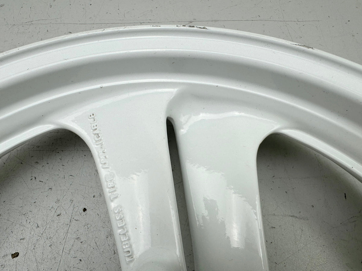 HONDA NTV 650 RC33 REVERE Llanta delantera Rueda delantera sin accidentes J 17 x 2.50 blanca