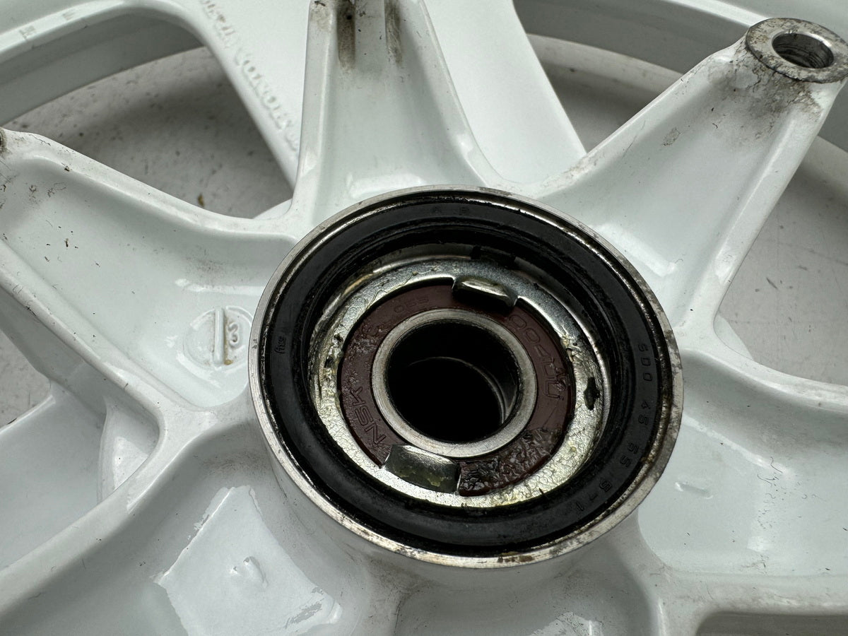 HONDA NTV 650 RC33 REVERE Llanta delantera Rueda delantera sin accidentes J 17 x 2.50 blanca