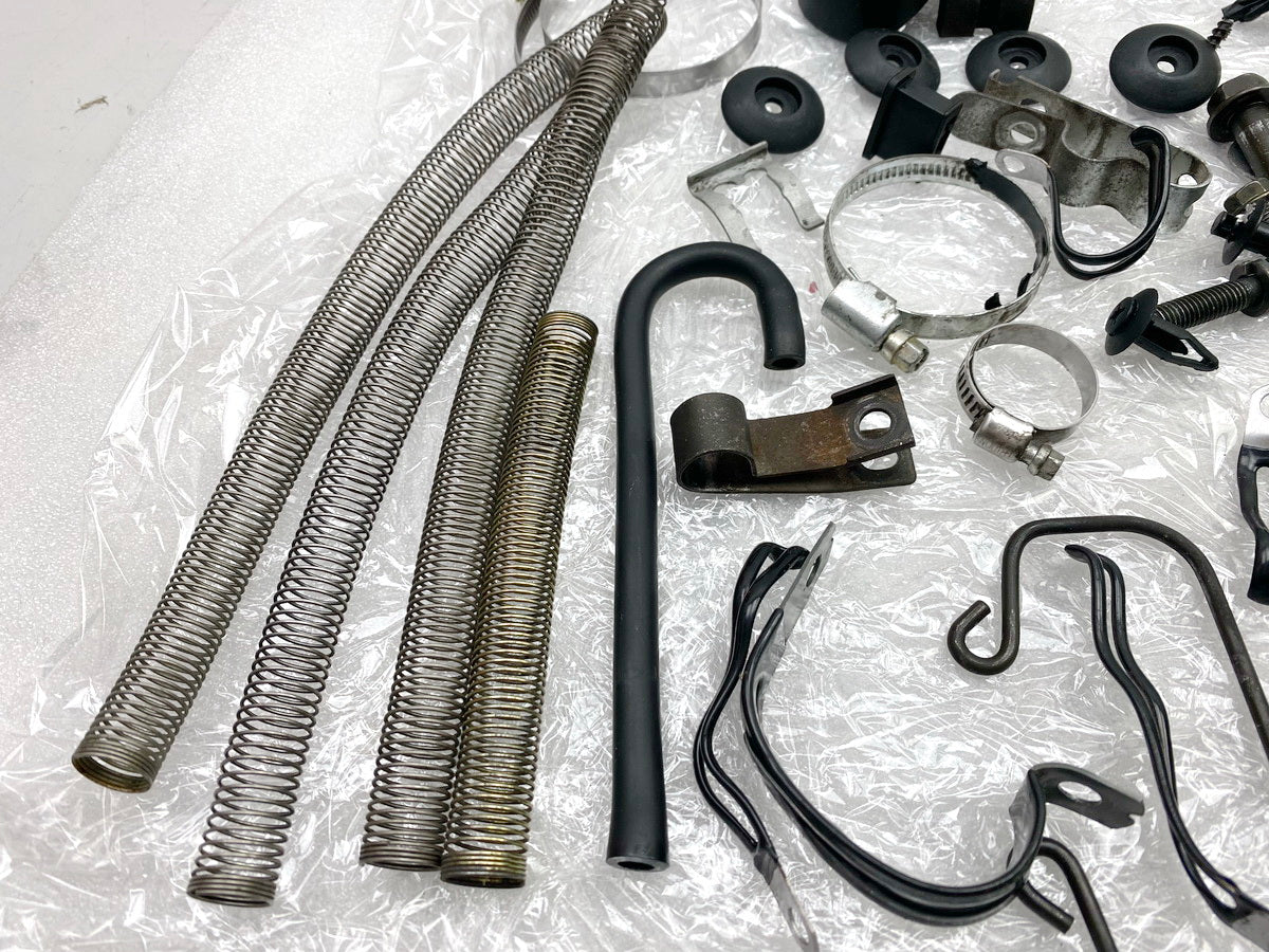 SUZUKI AN 400 WVAU BURGMAN Schrauben Kleinteile Muttern Halter für Rahmen K1 K2