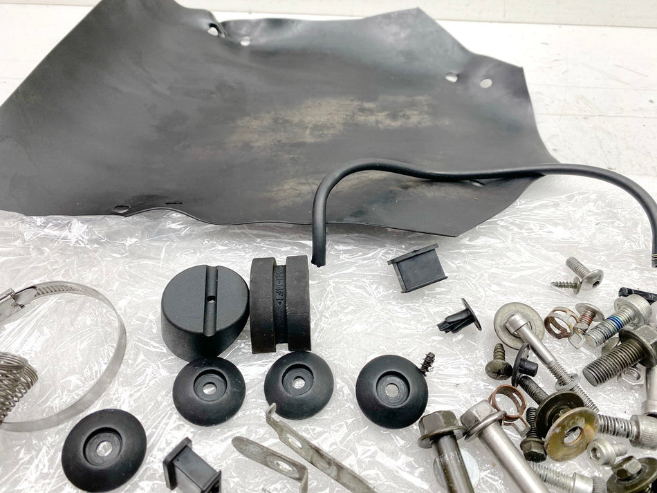 SUZUKI AN 400 WVAU BURGMAN Schrauben Kleinteile Muttern Halter für Rahmen K1 K2