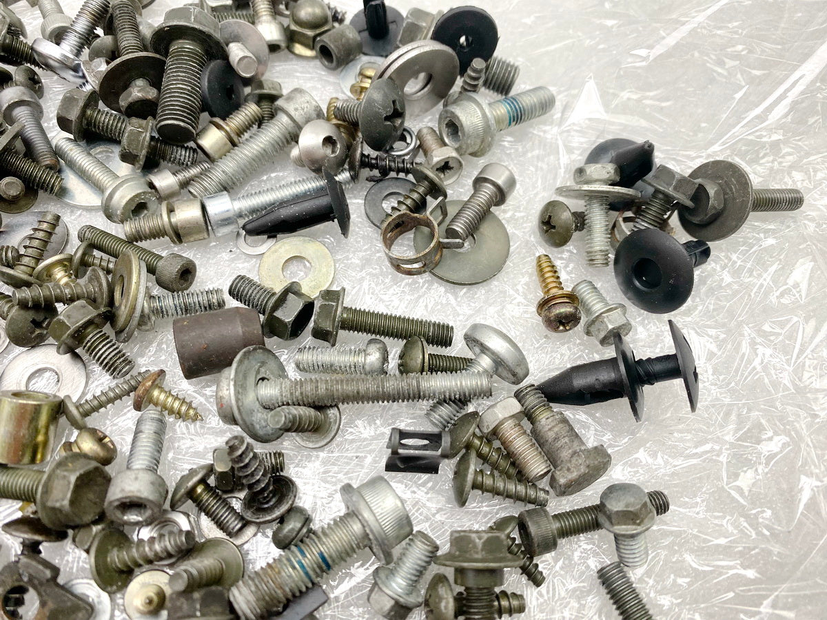SUZUKI AN 400 WVAU BURGMAN Schrauben Kleinteile Muttern Halter für Rahmen K1 K2
