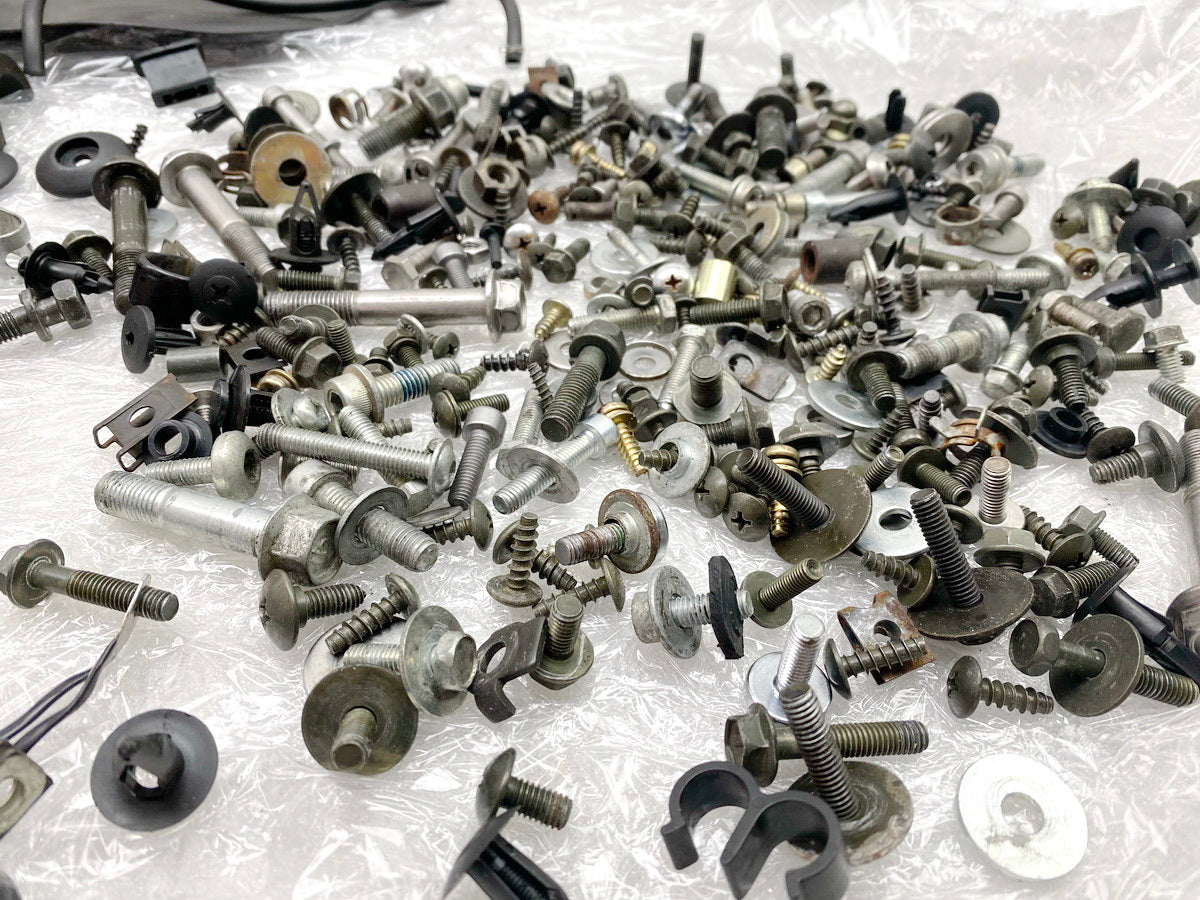 SUZUKI AN 400 WVAU BURGMAN Schrauben Kleinteile Muttern Halter für Rahmen K1 K2