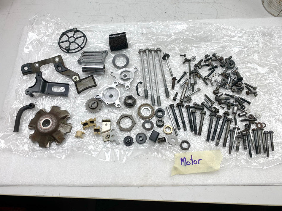 SUZUKI AN 400 WVAU BURGMAN Schrauben Kleinteile Muttern für Motor Zylinder K1 K2