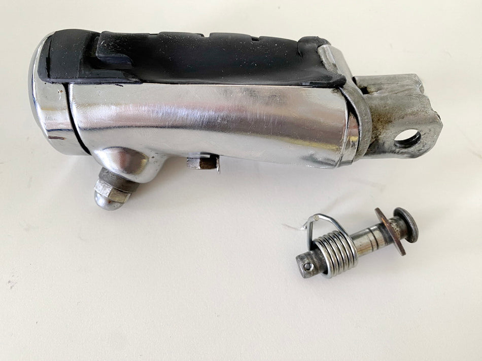 HONDA VT 1100 SC18 Shadow estribera delantera izquierda del conductor, goma de estribera