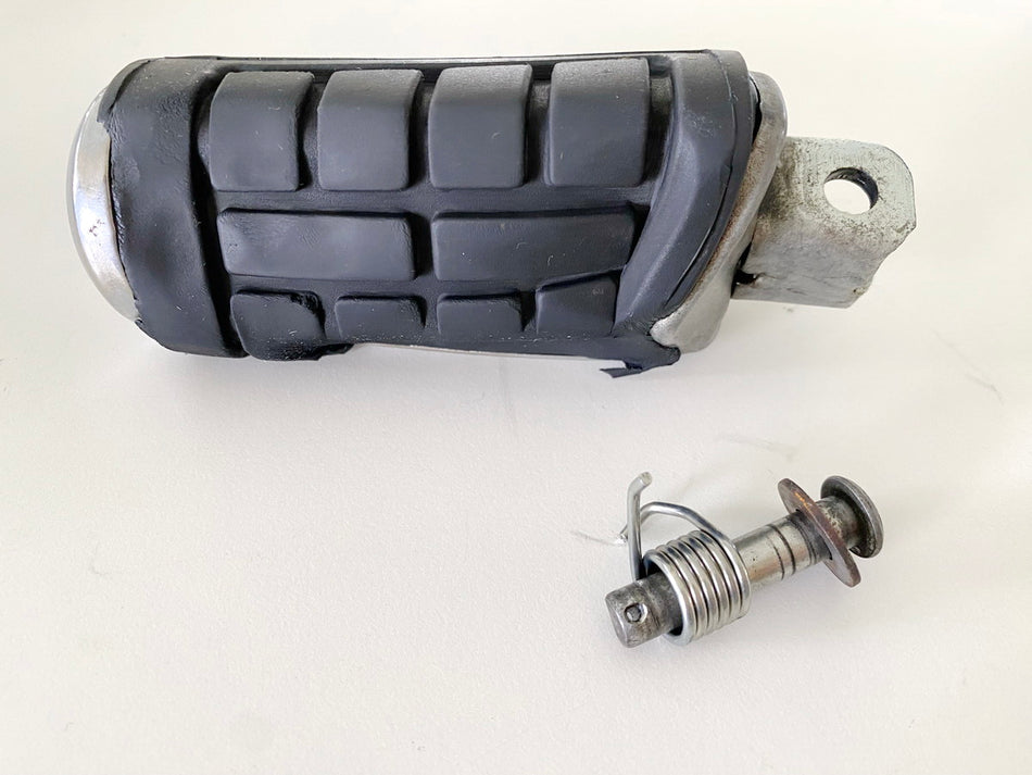 HONDA VT 1100 SC18 Shadow estribera delantera izquierda del conductor, goma de estribera
