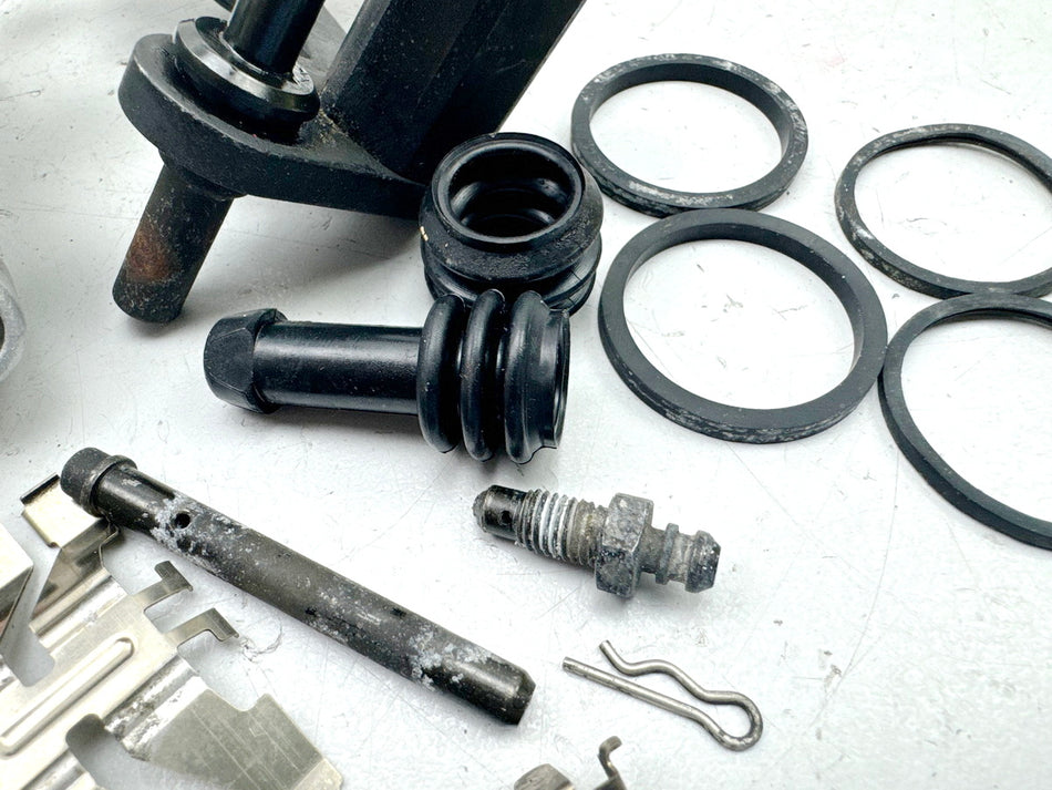 Kawasaki VN 800 Drifter C E Bremssattel vorn Tokico Bremszange Halter Anker