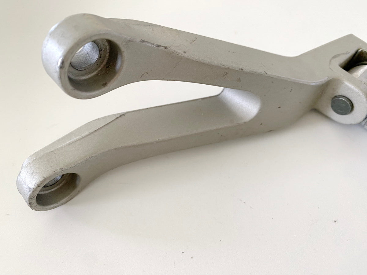KAWASAKI ZX-6R ZX600G Footrest Assembly Passenger Left 1 Bracket Footrest 98-99