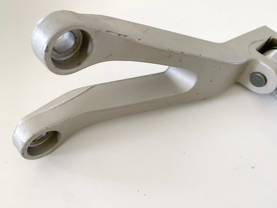 KAWASAKI ZX-6R ZX600G Fußrastenanlage Sozius links 1 Halter Fußraste 98-99