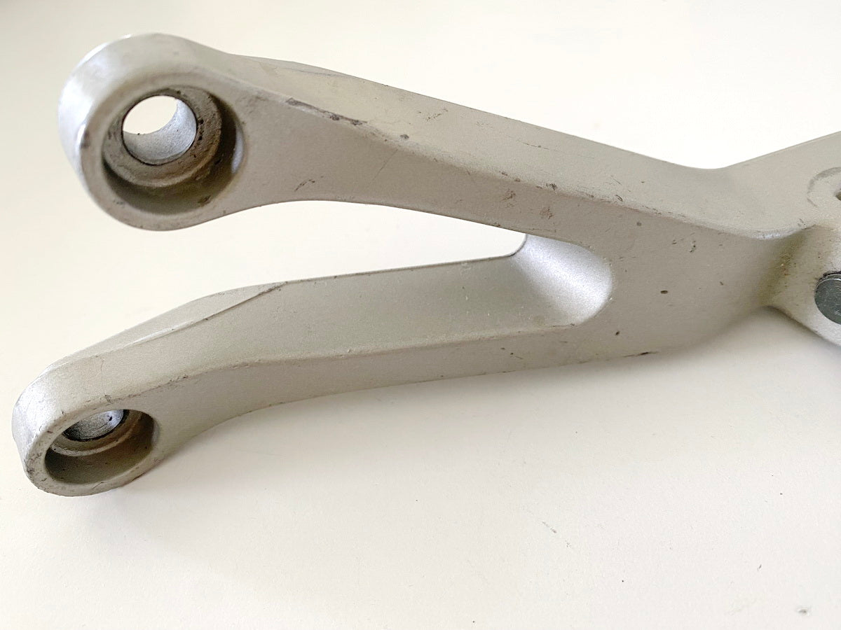 KAWASAKI ZX-6R ZX600G Footrest Assembly Passenger Left 1 Bracket Footrest 98-99