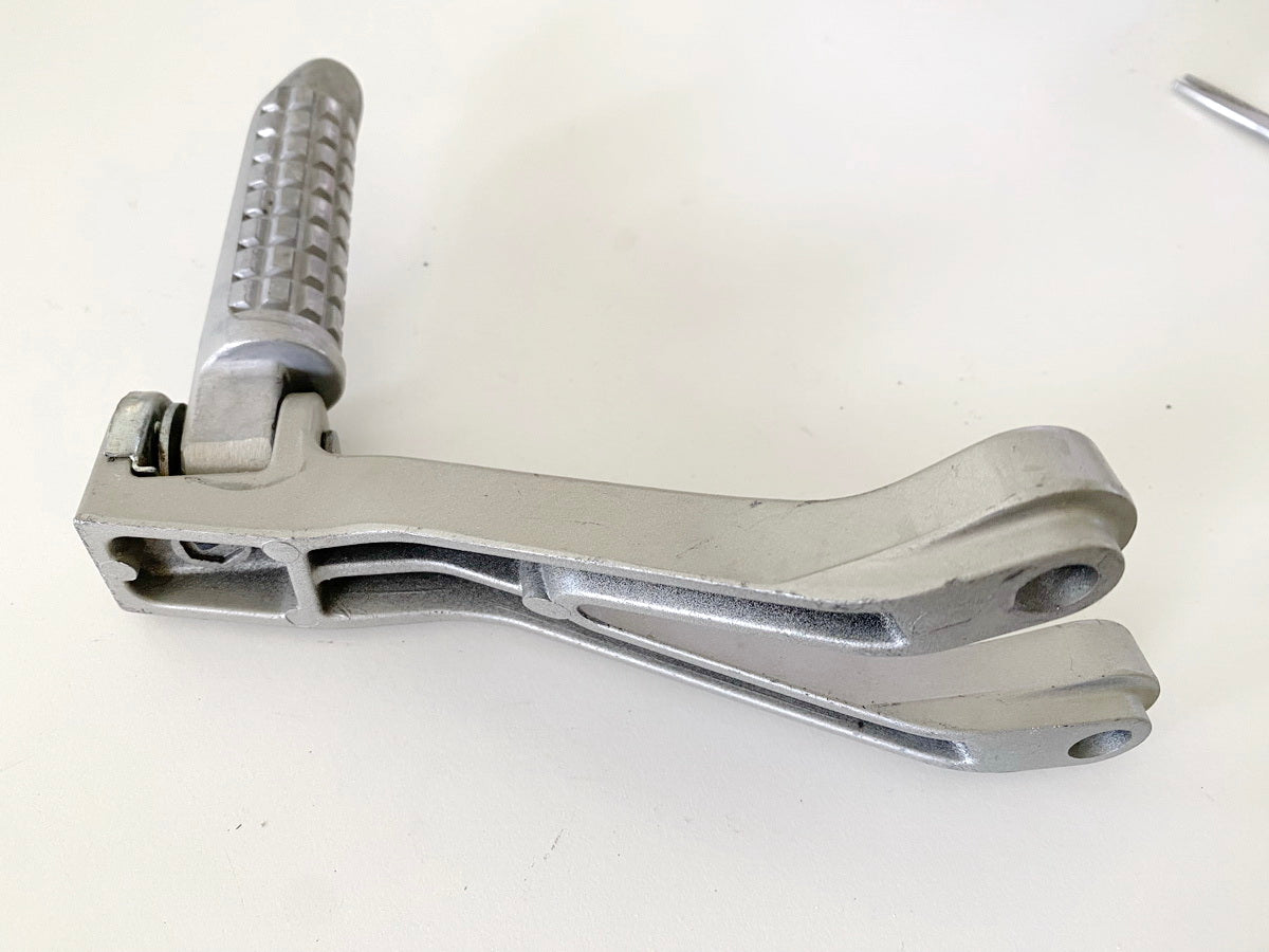 KAWASAKI ZX-6R ZX600G Footrest Assembly Passenger Left 1 Bracket Footrest 98-99