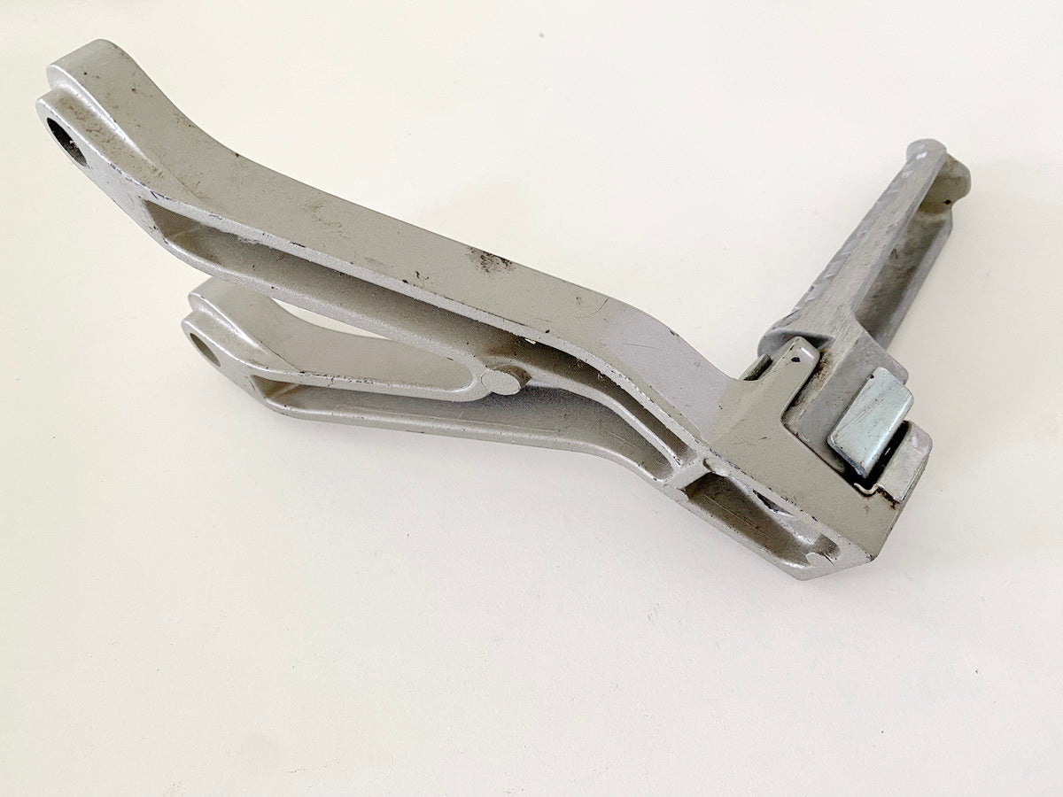 KAWASAKI ZX-6R ZX600G Footrest System Passenger left 2 Holders Footrest 98-99